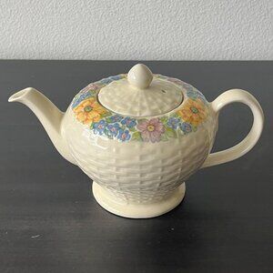 Vintage Sadler Basketweave Floral Teapot // Holds 20 Ounces
